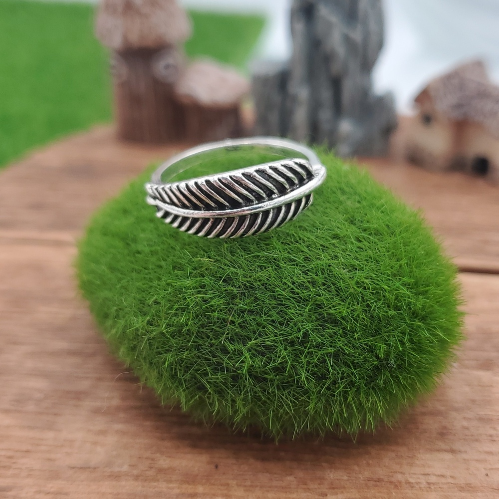 Bohemian Leaf Ring Size 7 R810